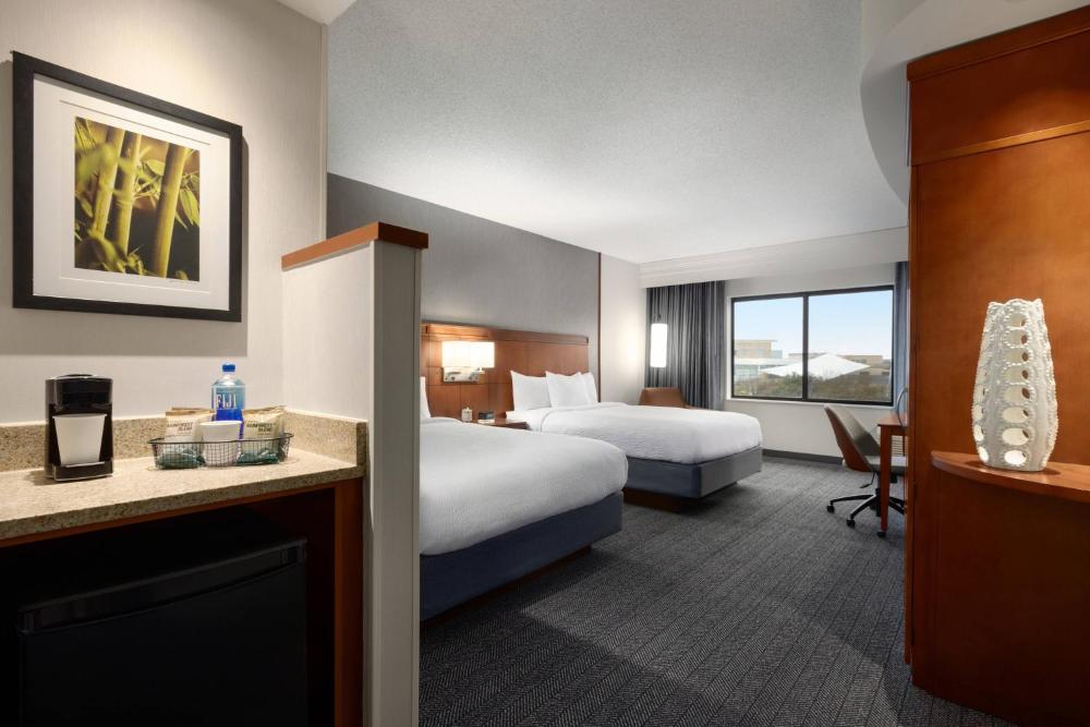 Queen Room with Two Queen Beds and Roll-In Shower - Mobility Access/Communication Assistance interior